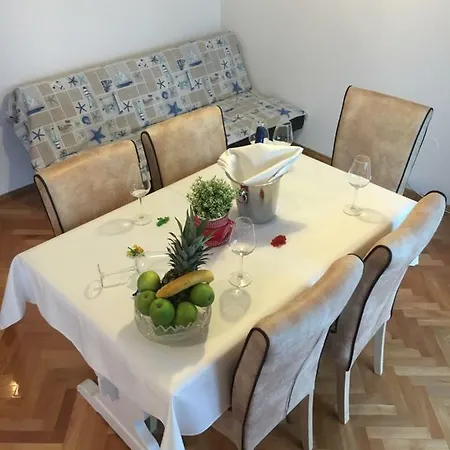 Viktoria * Podstrana