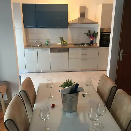 Viktoria Apartment *